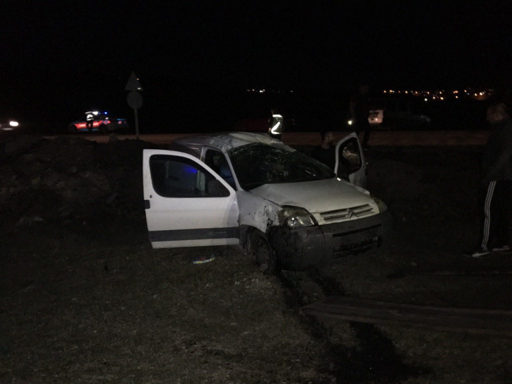 kocaelinde kontrolden cikan arac sarampole uctu Gq9iQYIt.jpg