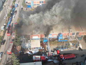 plastik fabrikasinda kimyasal tank patladi MeU2bPnB.jpg