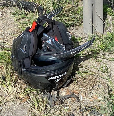 temde surucu ve yolcu yola savruldu motosiklet metrelerce suruklendi h8lwJ33V.jpg