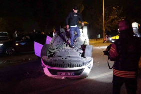 trafik kazasi geciren esinin yanina giderken kaza yapti 5 yarali tAa6G4eV.jpg