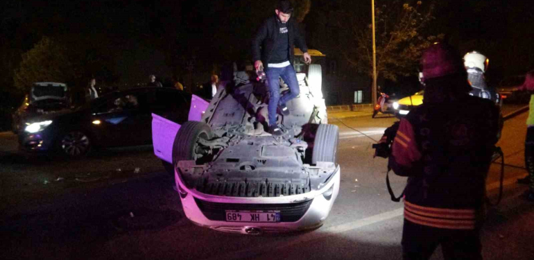 trafik kazasi geciren esinin yanina giderken kaza yapti 5 yarali tAa6G4eV.jpg