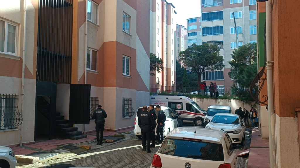 EŞİNİ ÖLDÜRÜP OĞLUNU YARALAMIŞTI, İNTİHAR ETTİ