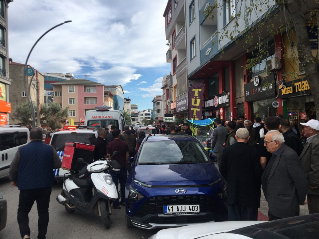 KOCAELİ'DE KADIN CİNAYETİ: YEMEK YERKEN ÖLDÜRÜLDÜ