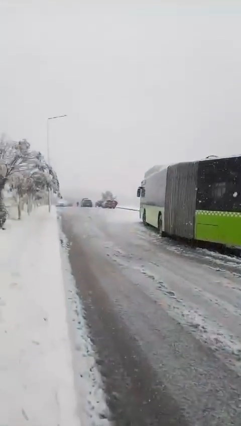 ARAÇLAR YOLDA KALINCA GENÇLER SINAVA YETİŞEMEDİ
