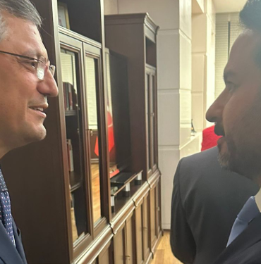CHP İzmit İlçe Başkanı Gökhan Ercan, Özgür Özel' i yalnız bırakmadı