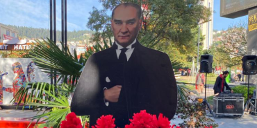 CHP İzmit İlçe Örgütü, 10 Kasım'da İzmitli vatandaşları Atatürk'le buluşturdu