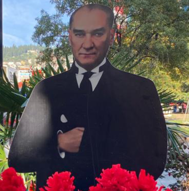 CHP İzmit İlçe Örgütü, 10 Kasım'da İzmitli vatandaşları Atatürk'le buluşturdu