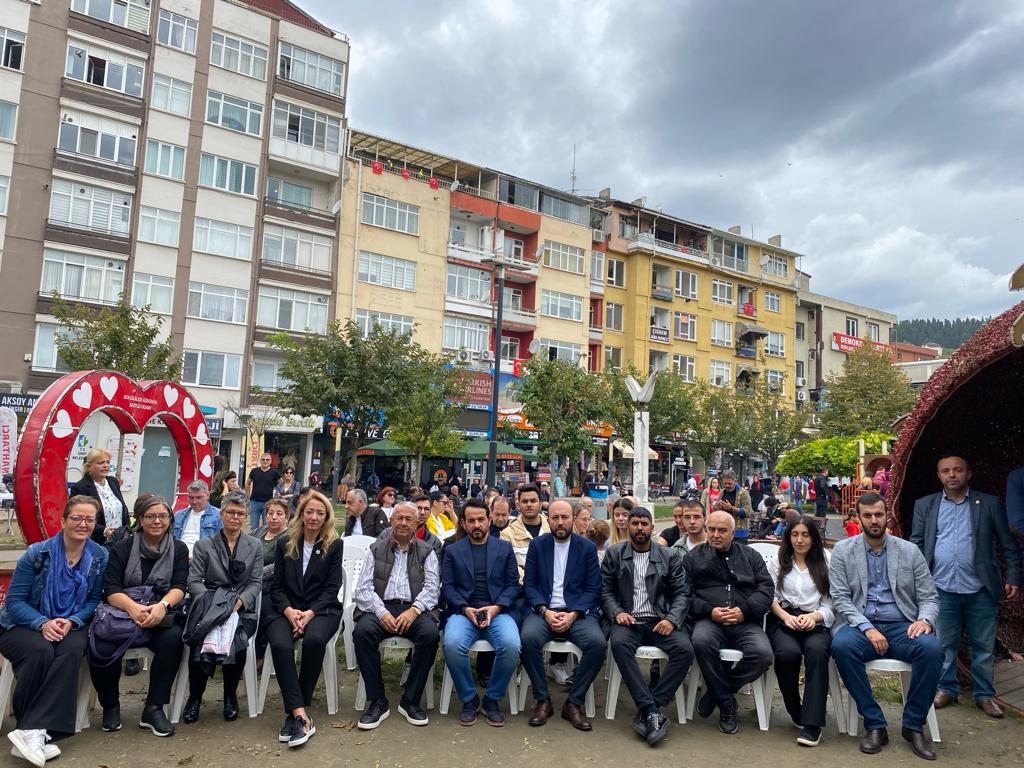 CHP İzmit İlçe örgütü oturma eylemi başlattı! (2)