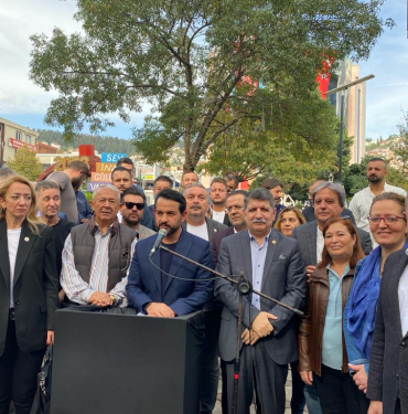 CHP İzmit İlçe örgütü oturma eylemi başlattı!