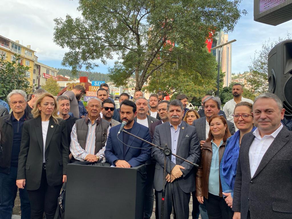 CHP İzmit İlçe örgütü oturma eylemi başlattı!
