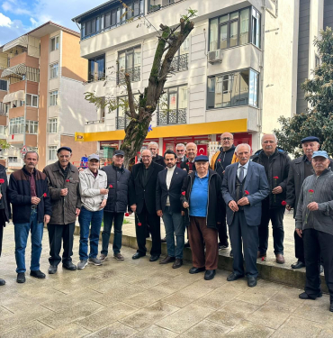 CHP İzmit Öğretmenleri unutmadı