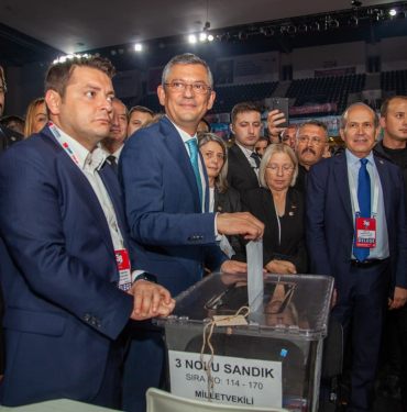 CHP LİDERİ ÖZEL: "KILIÇDAROĞLU İLE TELEFONLA GÖRÜŞTÜK, MAZBATADAN SONRA DEVİR TESLİM YAPACAĞIZ"