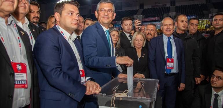 CHP LİDERİ ÖZEL: "KILIÇDAROĞLU İLE TELEFONLA GÖRÜŞTÜK, MAZBATADAN SONRA DEVİR TESLİM YAPACAĞIZ"