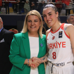 FATMA KAPLAN HÜRRİYET'TEN HİDAYET TÜRKOĞLU'NA ÇAĞRI "BÜTÜN MİLLİ MAÇLARIN İZMİT'TE OYNANMASINI İSTİYORUZ"