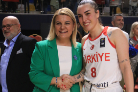 FATMA KAPLAN HÜRRİYET'TEN HİDAYET TÜRKOĞLU'NA ÇAĞRI "BÜTÜN MİLLİ MAÇLARIN İZMİT'TE OYNANMASINI İSTİYORUZ"