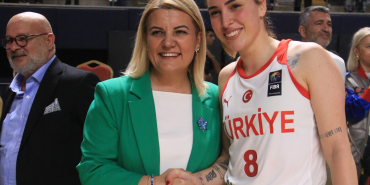 FATMA KAPLAN HÜRRİYET'TEN HİDAYET TÜRKOĞLU'NA ÇAĞRI "BÜTÜN MİLLİ MAÇLARIN İZMİT'TE OYNANMASINI İSTİYORUZ"