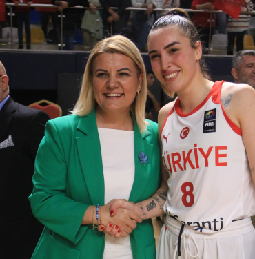 FATMA KAPLAN HÜRRİYET'TEN HİDAYET TÜRKOĞLU'NA ÇAĞRI "BÜTÜN MİLLİ MAÇLARIN İZMİT'TE OYNANMASINI İSTİYORUZ"
