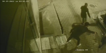 HUSUMETLİLERİNİ SİLAHLARLA SOKAKLARDA ARAMIŞLAR GENÇ ADAMI SOKAK ORTASINDA ÖLDÜRMÜŞLERDİ DETAYLAR ORTAYA ÇIKTI GENÇ ADAMI 15 YERİNDEN SİLAHLA VURMUŞLAR