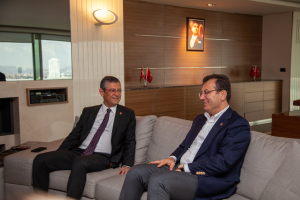 İBB BAŞKANI İMAMOĞLU, CHP GENEL BAŞKANI ÖZEL'İ ZİYARET ETTİ