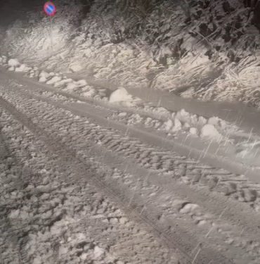 KARTEPE'DE KAR YAĞIŞI ETKİLİ OLUYOR