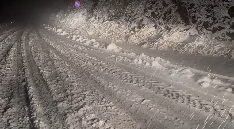 KARTEPE'DE KAR YAĞIŞI ETKİLİ OLUYOR