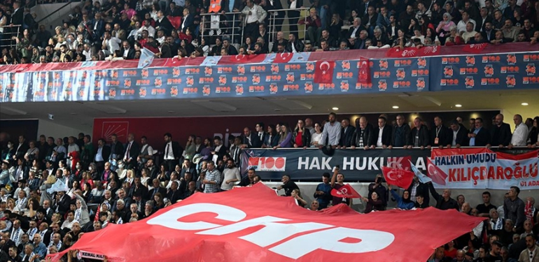 Kocaeli' de Özgür Özel’ e sadece bu isimler imza vermiş