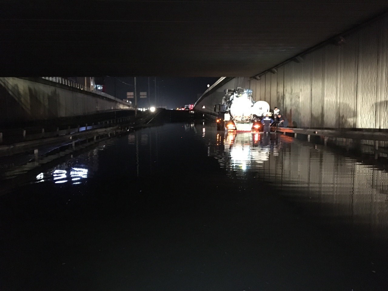 Kocaeli Büyükşehir Belediyesi yine sınıfta kaldı. Sağanak yağış alt geçitleri göle çevirdi