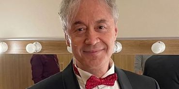 Yazar, tiyatrocu ve sunucu Metin Uca hayatını kaybetti