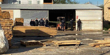 bacagindan vuruldu kanlar icinde akaryakit istasyonuna sigindi RMi76ktG.jpg