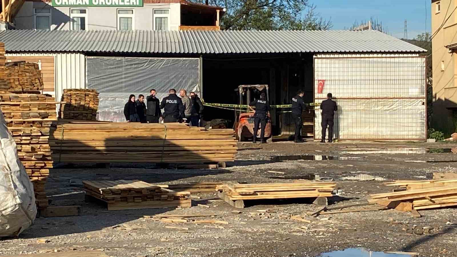 bacagindan vuruldu kanlar icinde akaryakit istasyonuna sigindi RMi76ktG.jpg