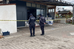 dukkanin girisinde basindan vurulan genc hayatini kaybetti cnjCHh8C.jpg