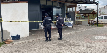 dukkanin girisinde basindan vurulan genc hayatini kaybetti cnjCHh8C.jpg