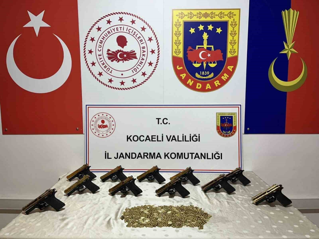 durdurulan aractan 11 tabanca cikti cw9eqjUq.jpg