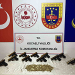 durdurulan aractan 11 tabanca cikti cw9eqjUq.jpg