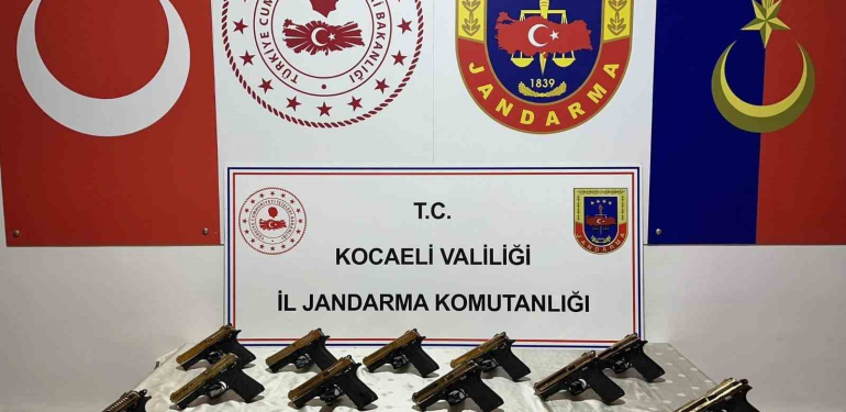 durdurulan aractan 11 tabanca cikti cw9eqjUq.jpg