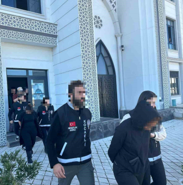 evden 100 bin tllik ziynet esyasi calinmisti 3 supheli yakalandi FPEuSdyn.jpg