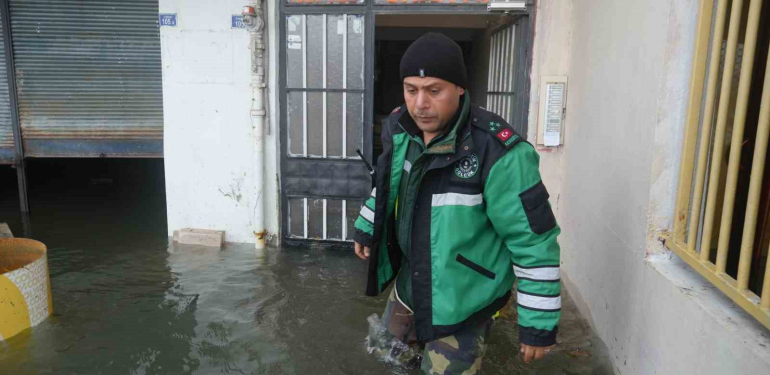 firtina felc etti evler suyla doldu vatandaslar disariya cikamadi I1UkDAKx.jpg