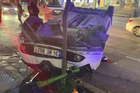 halk otobusune carpan otomobil takla atti 1 kisi yaralandi carpma ani kamerada OUjIqhwL.jpg