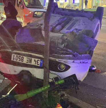halk otobusune carpan otomobil takla atti 1 kisi yaralandi carpma ani kamerada OUjIqhwL.jpg