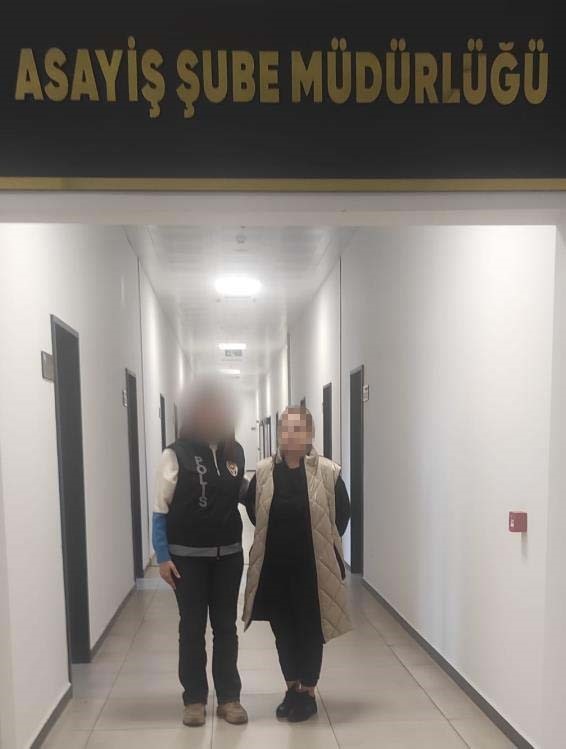 hapis cezasiyla aranan saniklar operasyonla yakalandi r3sBl8RW.jpg