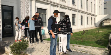 hirsizlik sucundan yakalandi kucaginda bebekle adliyeye sevk edildi bGej94Sv.jpg
