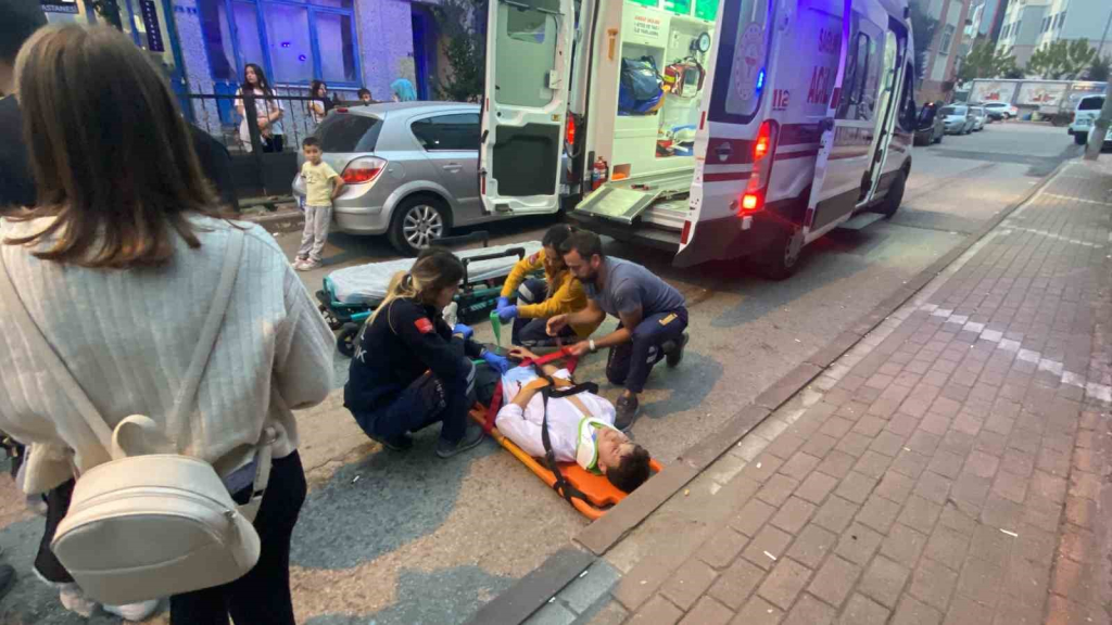 izmit te otomobil ile motosiklet carpisti 2 yarali ONa3ZyhQ.jpg
