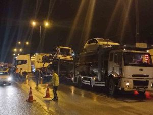 kocaeli temde cok sayida arac kazaya karisti istanbul istikameti trafige kapandi bI8liNbD.jpg
