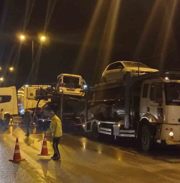kocaeli temde cok sayida arac kazaya karisti istanbul istikameti trafige kapandi bI8liNbD.jpg