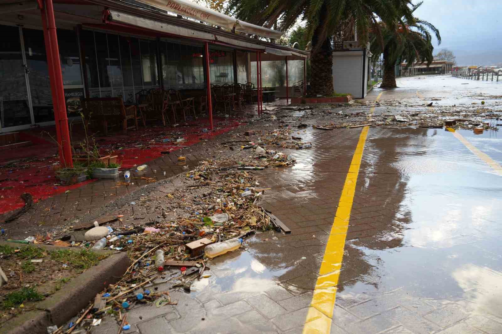 kocaelide deniz tasti sahil bandi suyla doldu 9vwqvrF9.jpg