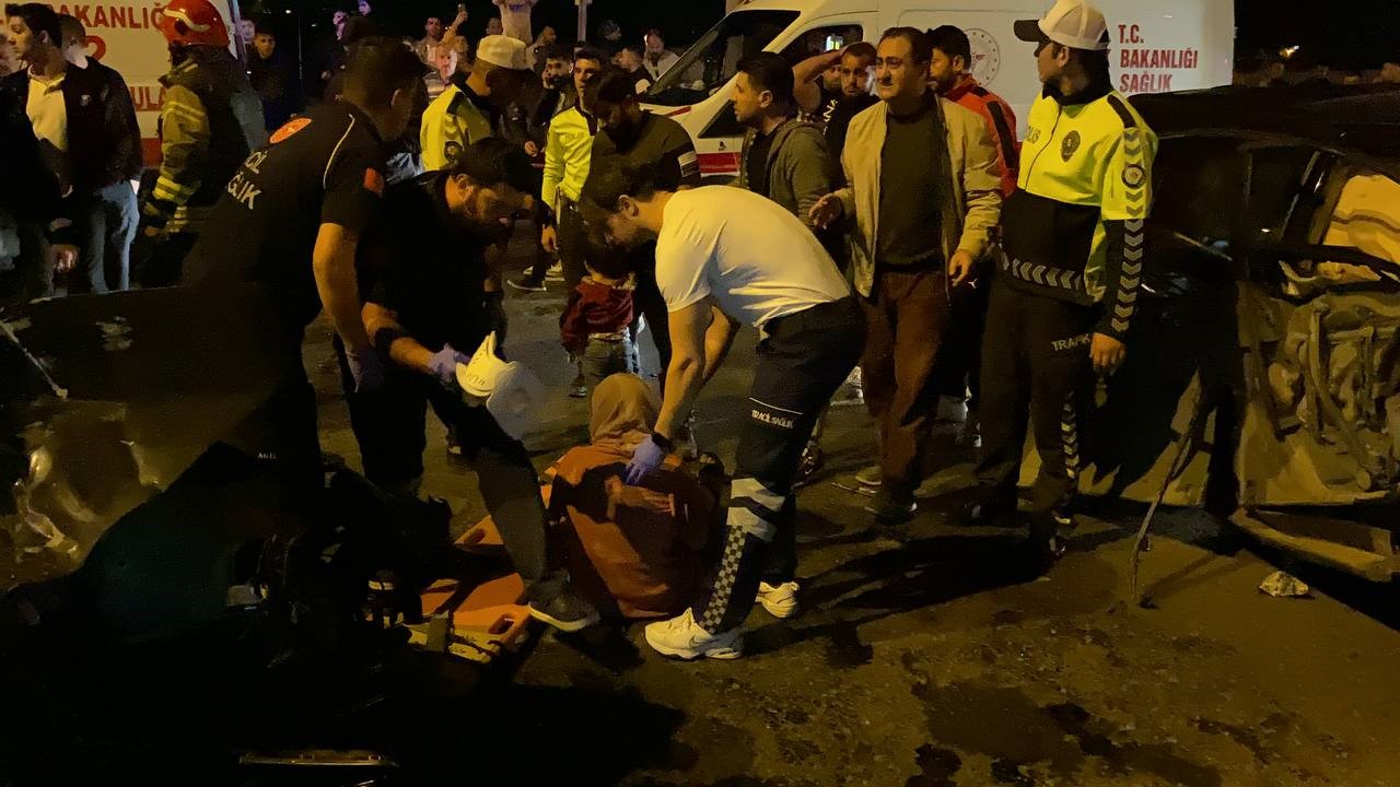 kocaelide feci kaza 2 olu 7 yarali zzYhkjd9.jpg