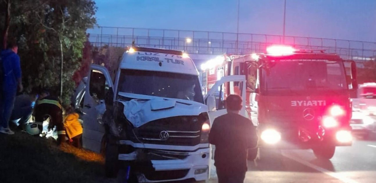 kocaelide isci servisi ile otomobil carpisti 14 yarali JULqEtbE.jpg