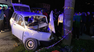 kocaelide otomobil elektrik diregine carpti 4 yarali 8wTPBClr.jpg