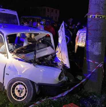 kocaelide otomobil elektrik diregine carpti 4 yarali 8wTPBClr.jpg