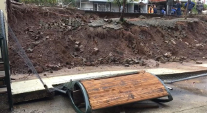 okulun 7 metrelik istinat duvari coktu 5FBWZf3S.jpg